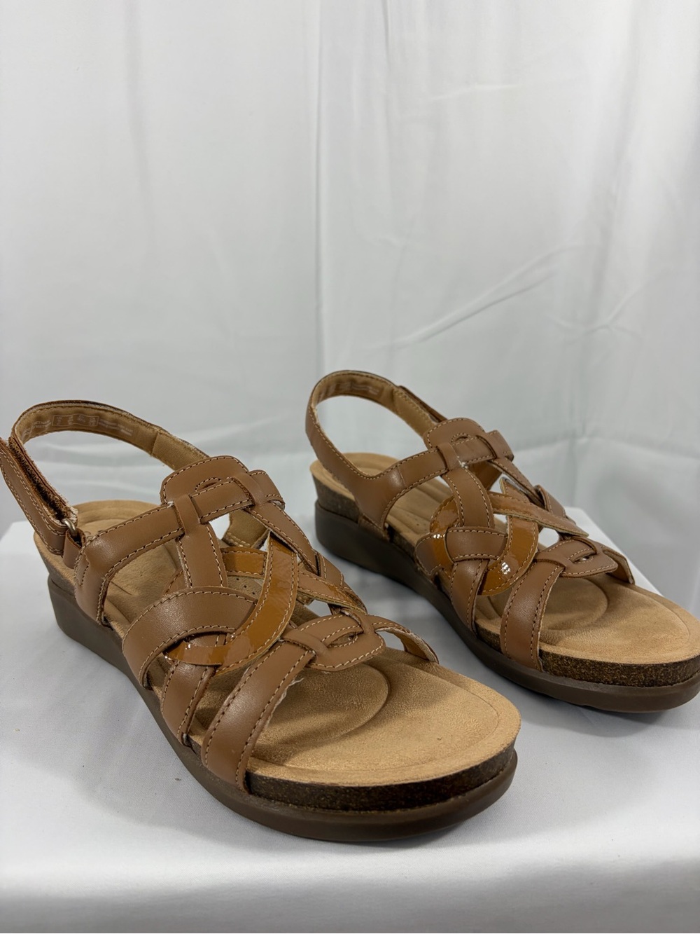 NWT Clarks Women's Size 8.5W Tan Braided Slingback Comfort Sandals